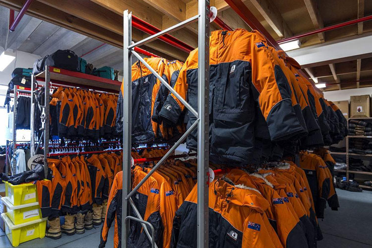 服裝倉庫如何除濕？倉庫除濕機輕松應對潮濕問題